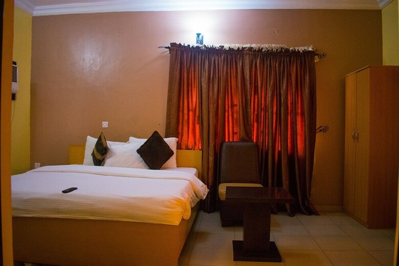 Hotel Esporta Suites (Agindingbi)