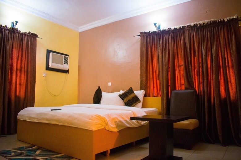 Hotel Esporta Suites (Agindingbi)