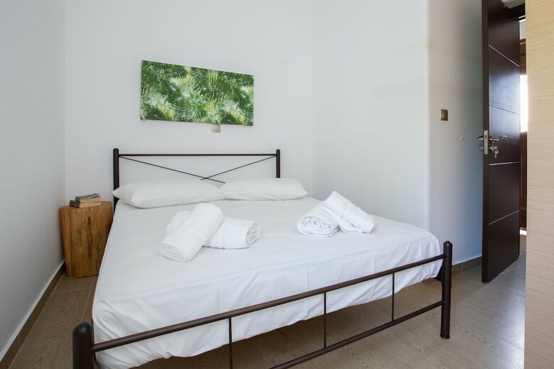 Apartamentos Paros Central House