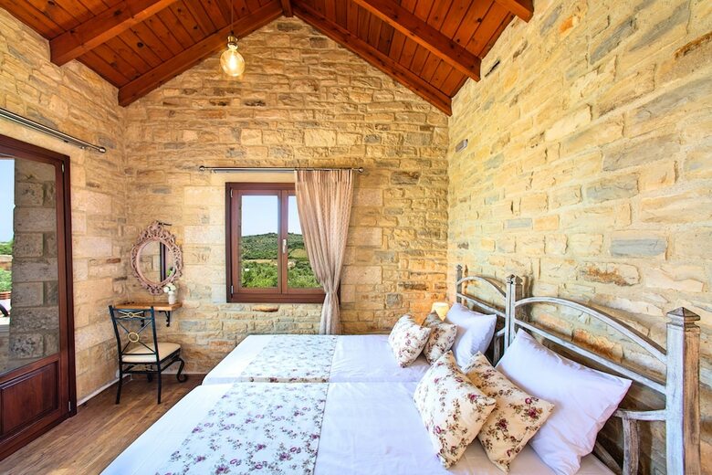 Cretan Sunrise Villa With Heated Pool