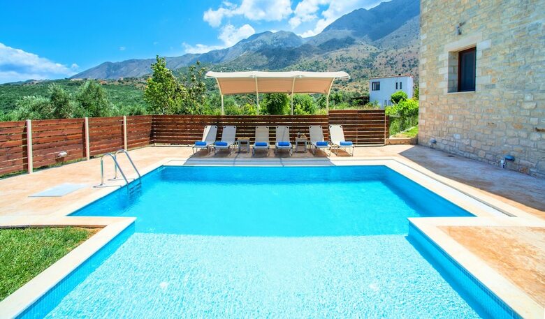 Cretan Sunrise Villa With Heated Pool