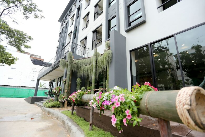 Hostal Bangkok Oasis Hotel