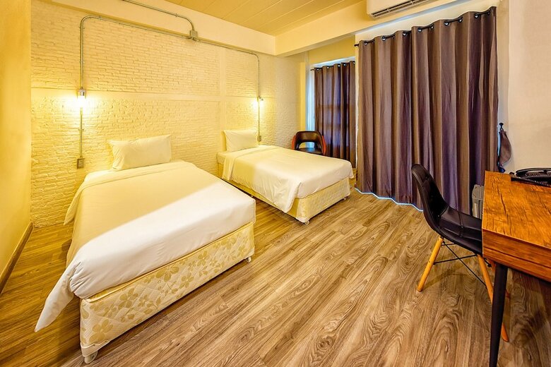 Hostal Bangkok Oasis Hotel