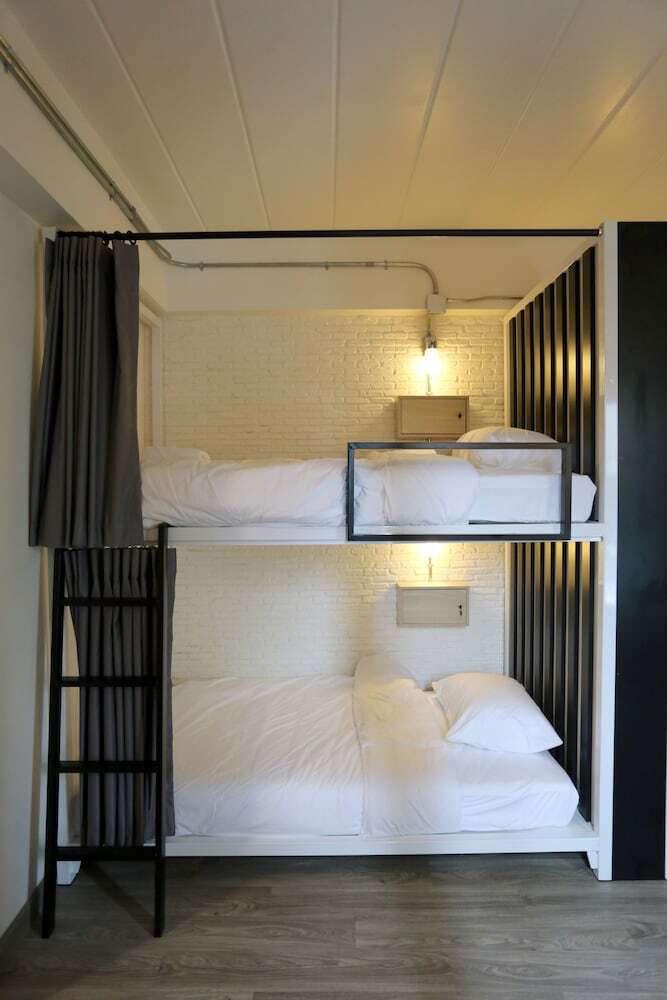 Hostal Bangkok Oasis Hotel