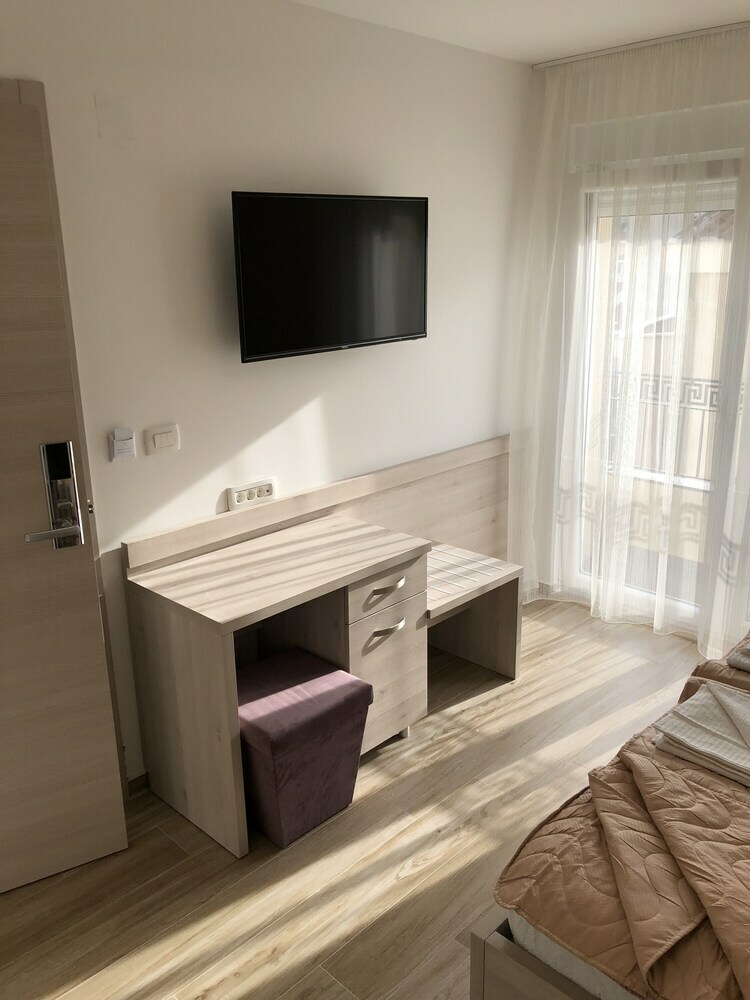 Aparthotel Almare Apartments  Budva