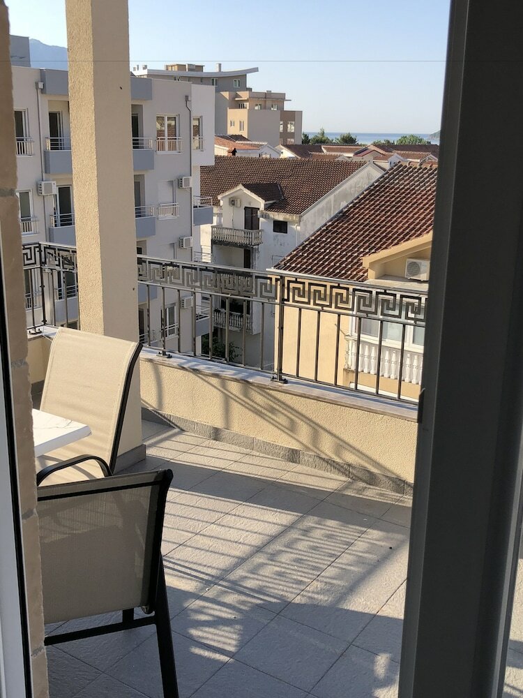 Aparthotel Almare Apartments  Budva