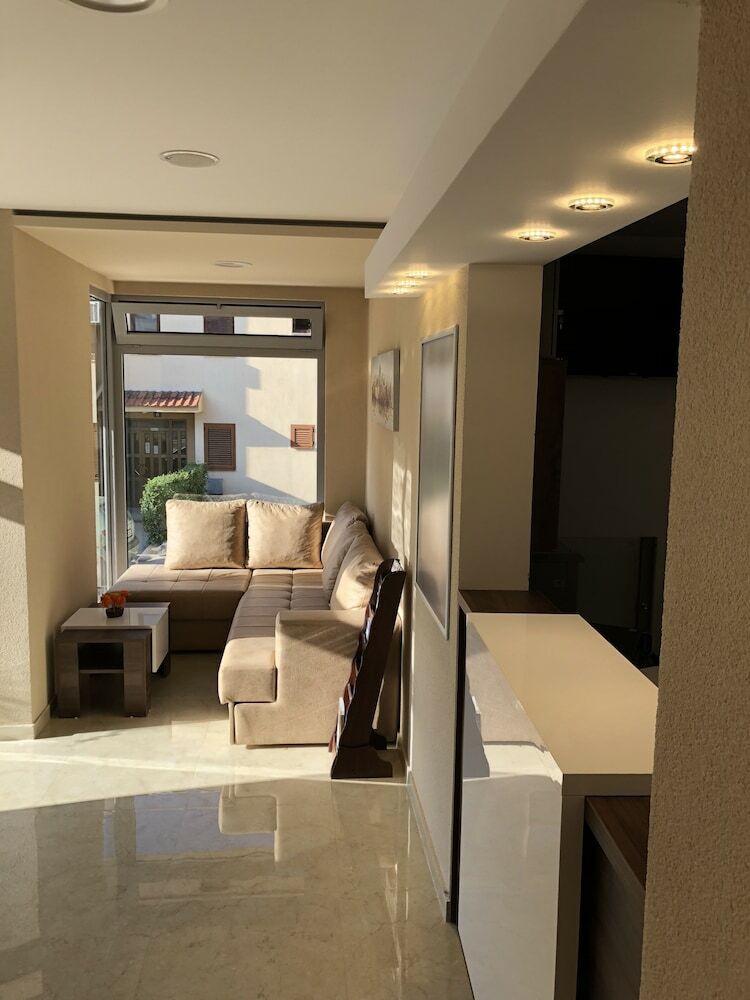 Aparthotel Almare Apartments  Budva