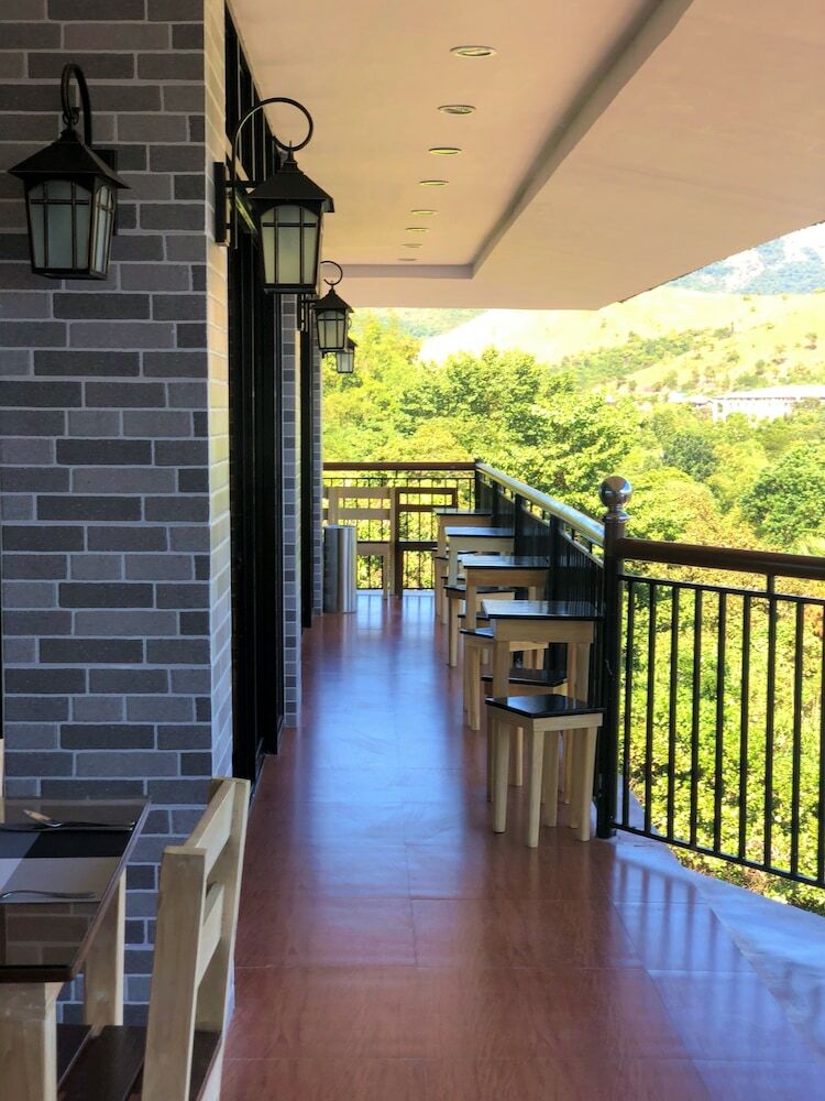 Hotel Skylodge Resort