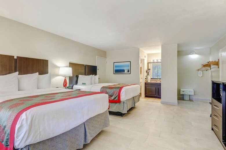 Hotel Ramada By Wyndham Naples