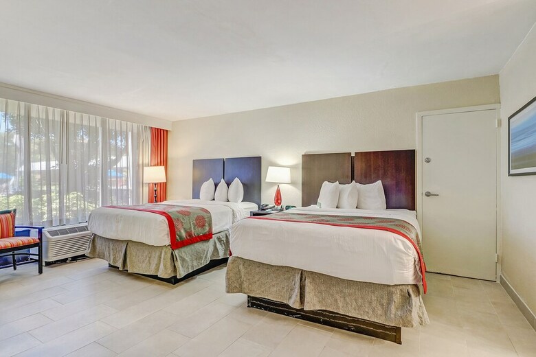 Hotel Ramada By Wyndham Naples