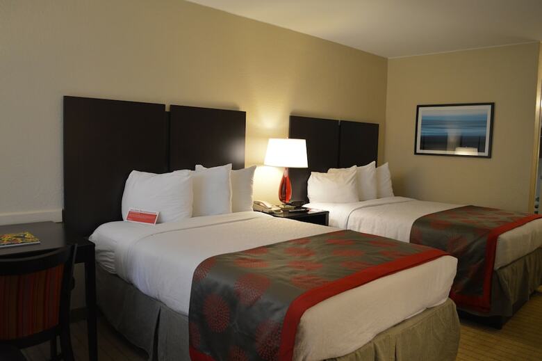 Hotel Ramada By Wyndham Naples