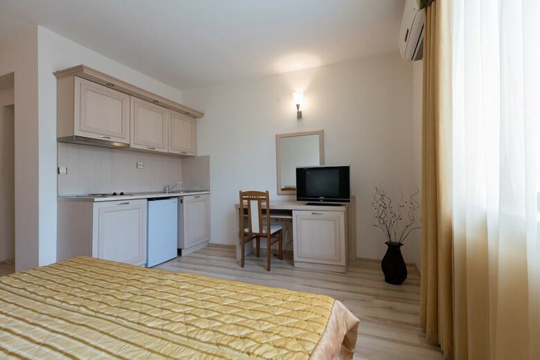 Aparthotel Studio With Pool View