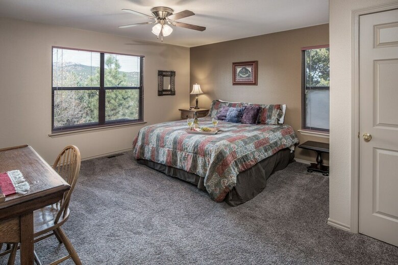 Chelsea House - Three Bedroom Cabin
