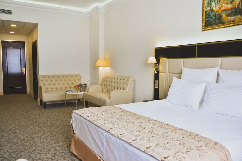 7 Avenue Hotel & Spa