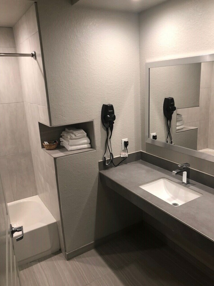 Hotel Crystal Inn