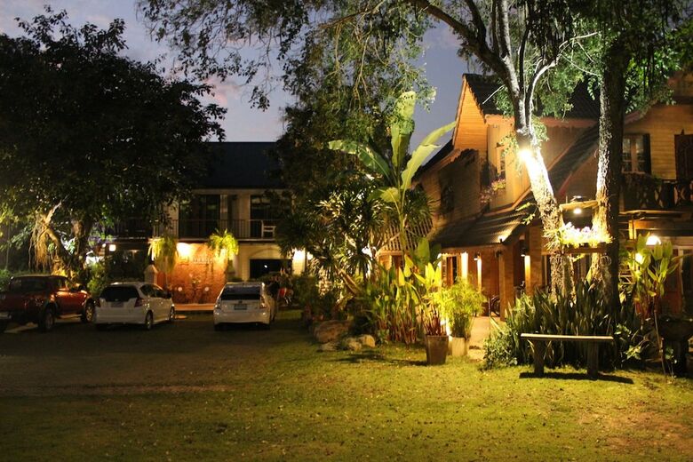 Hotel Nan Rim Nam Resort