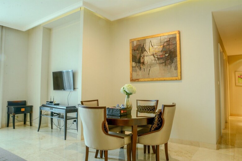3 Bedroom Apartment At Senayan Residence By Travelio