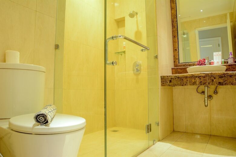 3 Bedroom Apartment At Senayan Residence By Travelio