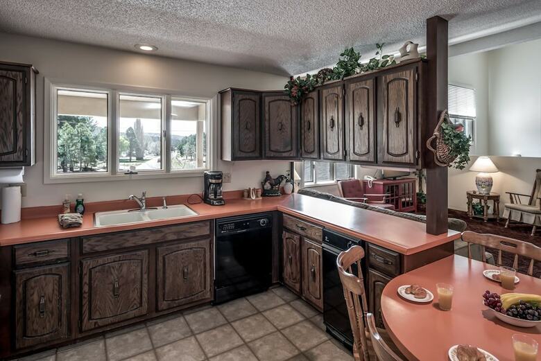 101 Williams - Three Bedroom Cabin