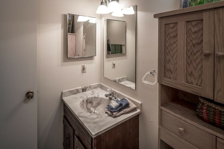 101 Williams - Three Bedroom Cabin