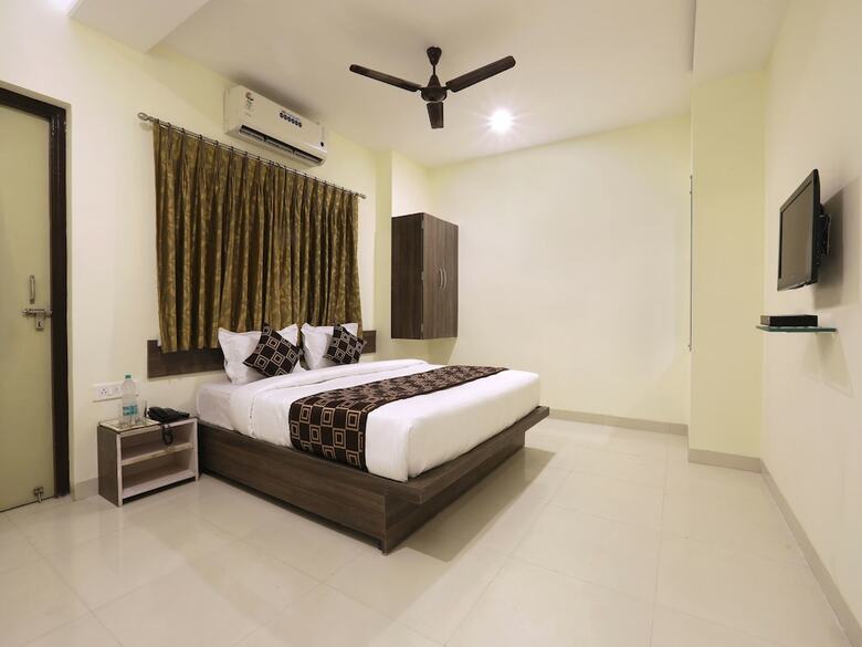 Oyo 10507 Hotel Platinum