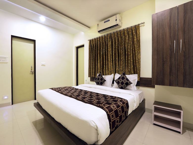 Oyo 10507 Hotel Platinum