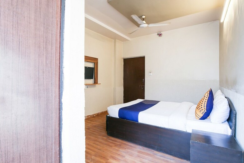 Oyo 11427 Hotel Kalyan