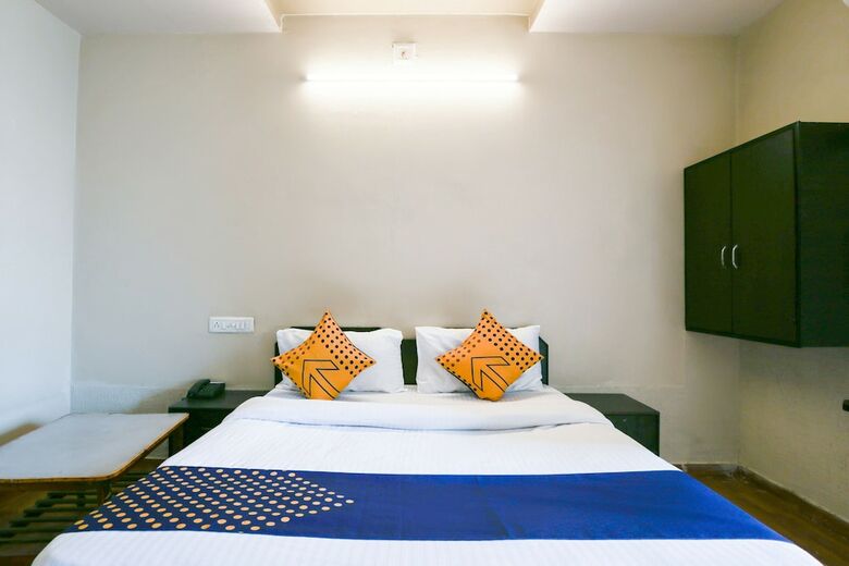 Oyo 11427 Hotel Kalyan
