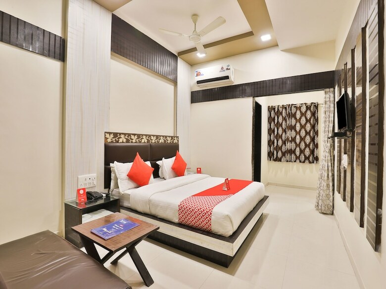 Oyo 11610 Hotel Shreenath