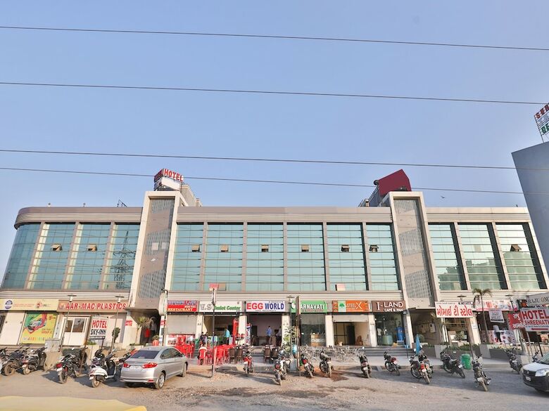 Oyo 11610 Hotel Shreenath