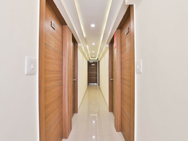 Oyo 12654 Hotel Sunshine