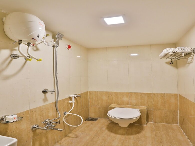 Oyo 12654 Hotel Sunshine