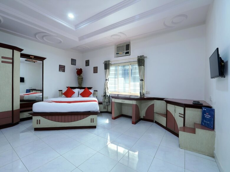 Oyo 12049 Hotel Ravi Kiran Executive