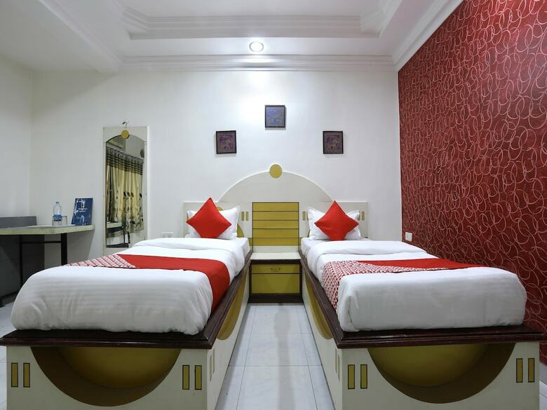 Oyo 12049 Hotel Ravi Kiran Executive