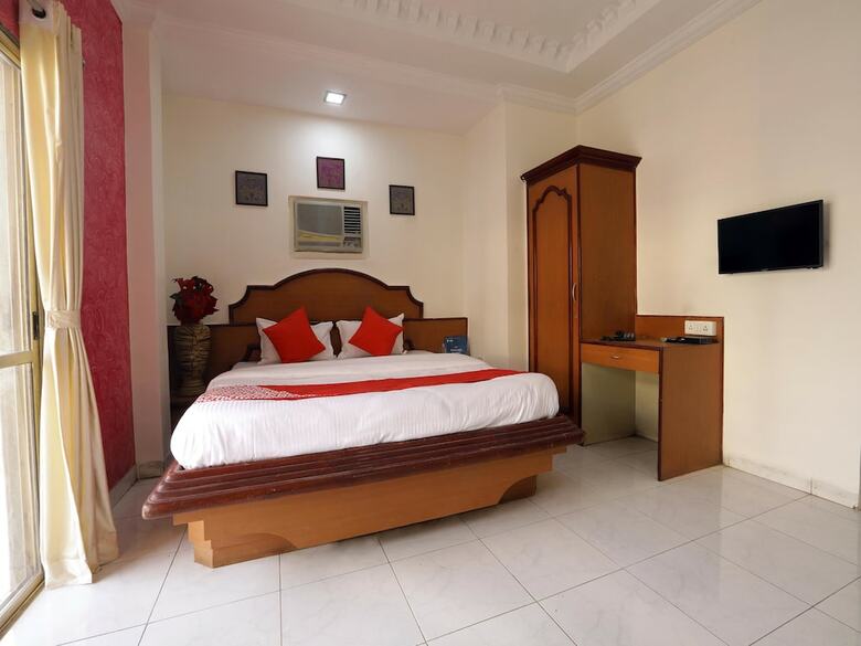 Oyo 12049 Hotel Ravi Kiran Executive