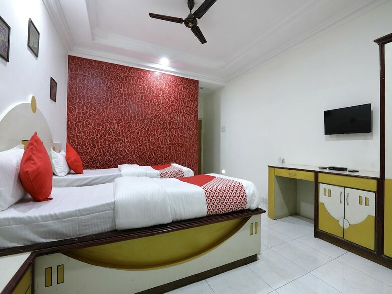 Oyo 12049 Hotel Ravi Kiran Executive