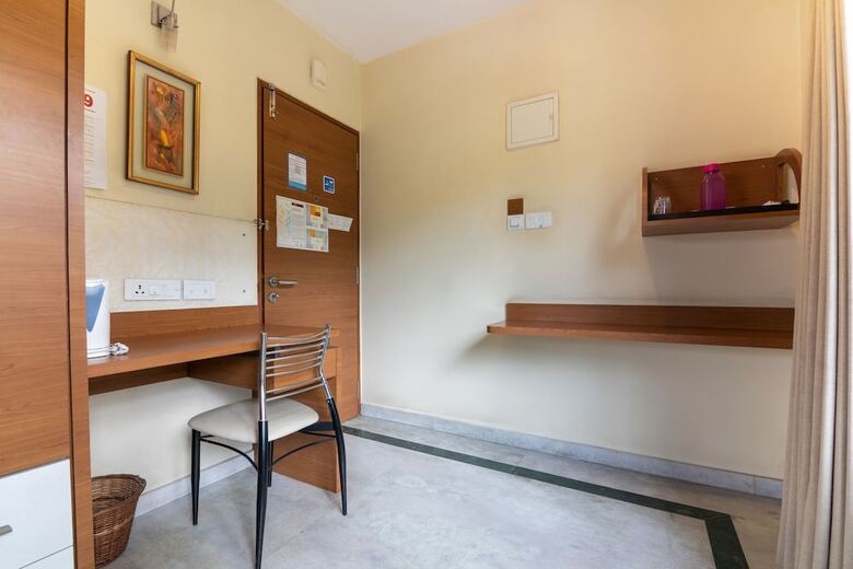 Hotel Oyo 3023 Compact Suites Lavelle Road