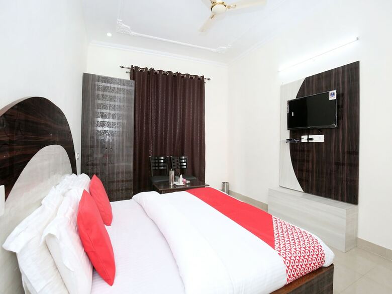 Oyo 12025 Hotel Kamal Palace