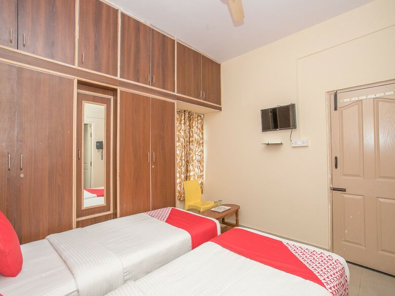 Hotel Oyo 12776 Sv Suites