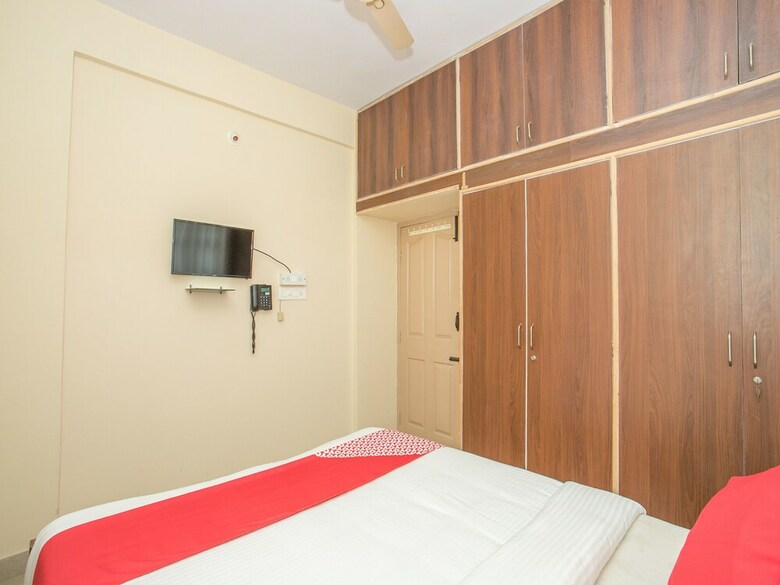 Hotel Oyo 12776 Sv Suites