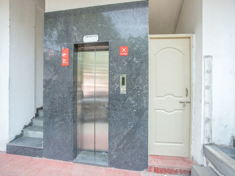 Hotel Oyo 12776 Sv Suites