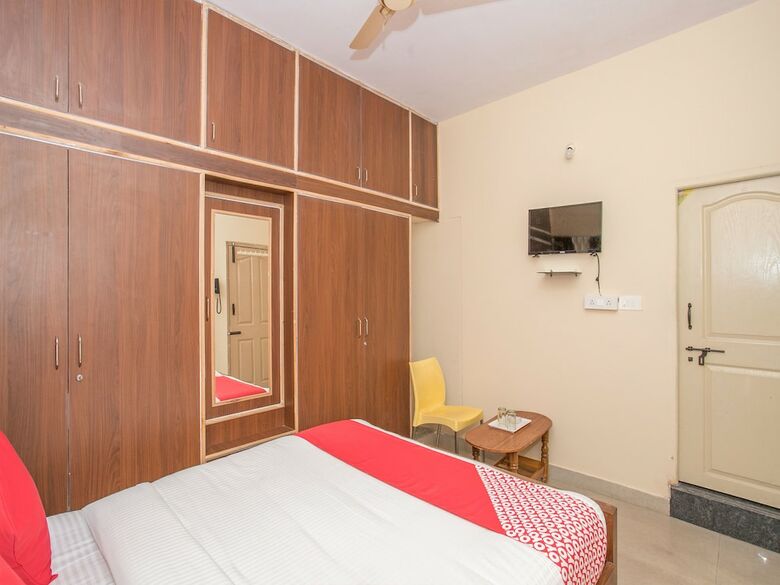 Hotel Oyo 12776 Sv Suites