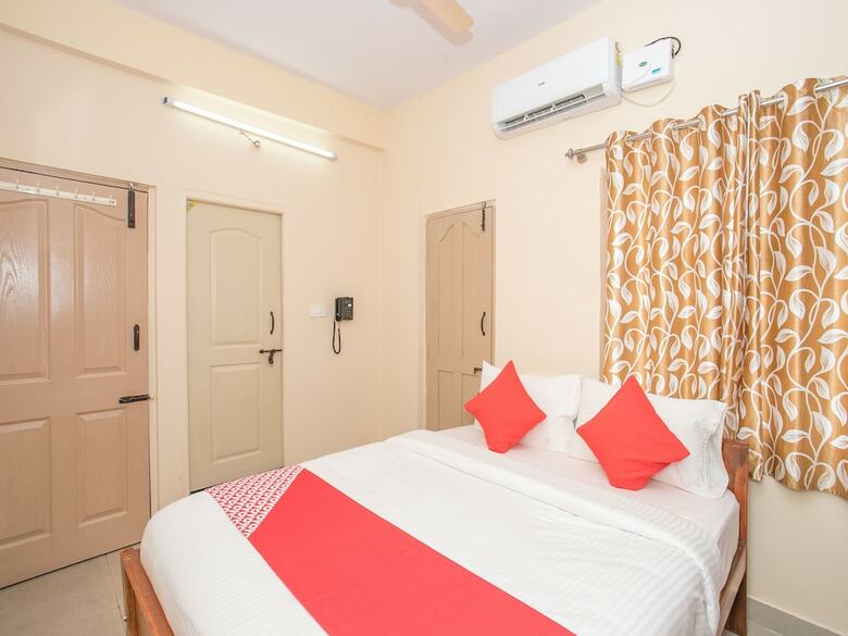 Hotel Oyo 12776 Sv Suites