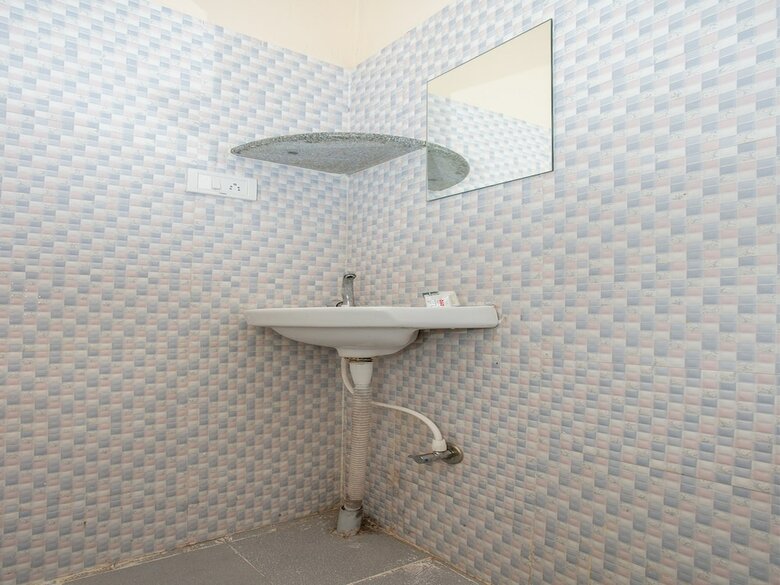 Hotel Oyo 12776 Sv Suites
