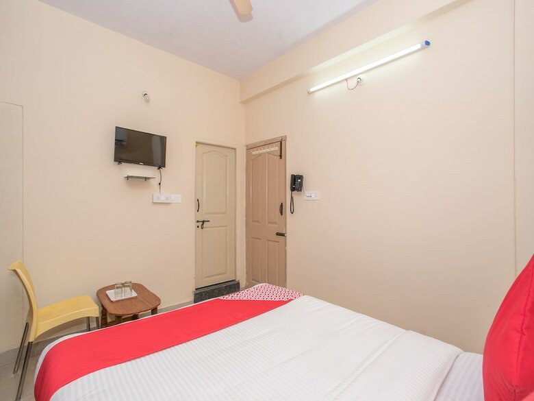 Hotel Oyo 12776 Sv Suites