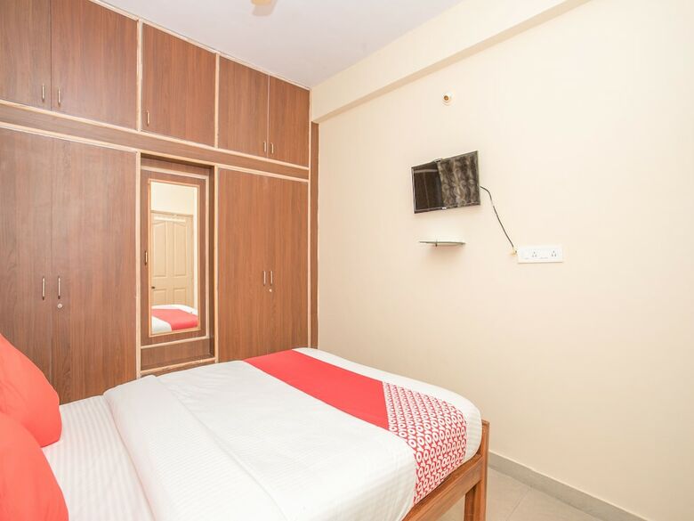 Hotel Oyo 12776 Sv Suites