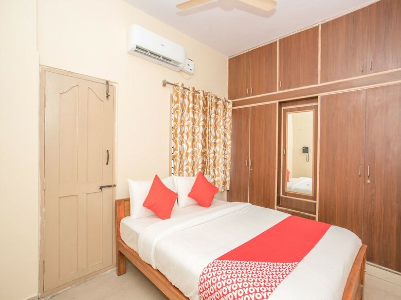 Hotel Oyo 12776 Sv Suites
