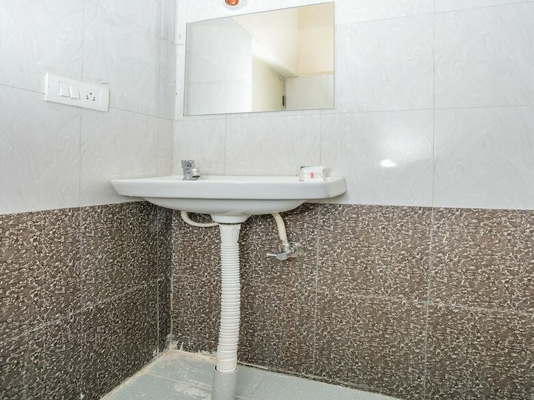 Hotel Oyo 12776 Sv Suites