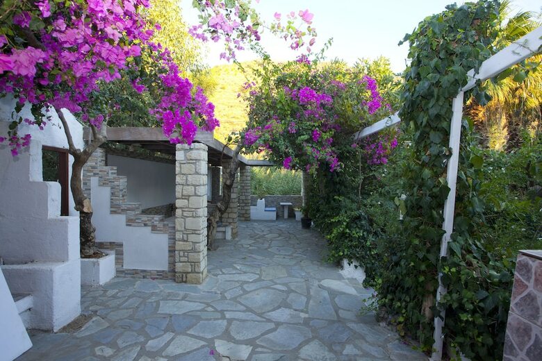 Hotel Damnoni Paradise