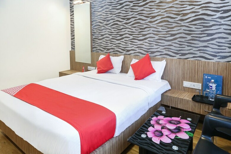 Oyo 11693 Hotel Sunshine